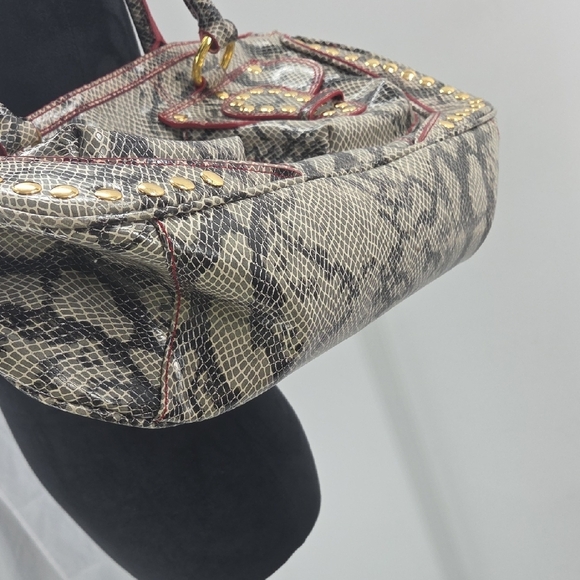 Elegant Snakeskin Patterned Handbag - Picture 12 of 16